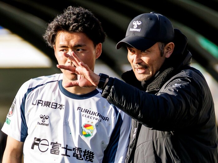 「家族構成、苦労した姿も見ているから…」なぜジェフ小林慶行監督48歳は「戦術を細かくやり過ぎない」のか〈熱すぎJ1昇格スピーチで話題〉＜Number Web＞ photograph by Kiichi Matsumoto