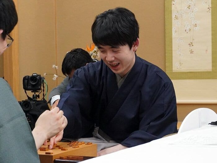 名人・藤井聡太“AI超え終盤力”発動に騒然「どれだけ研究してるのか」序中盤も強烈なのに…「超難問・詰将棋解答選手権で異次元の全問正解」＜Number Web＞ photograph by NumberWeb
