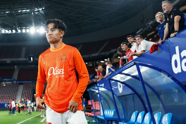 3／4）久保建英がGK姿？奇跡の残留に歓喜、“ズボンを抜いだお宝写真”も