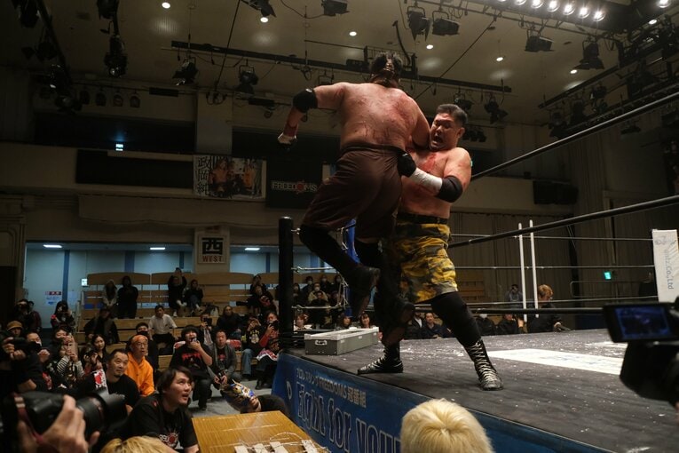 蛍光灯で殴り合い、大流血して…メキシコ人デスマッチファイター「もっと日本にいたい」ビオレント・ジャックの切実な思い「外国人がって…でも、ここがオレの家」(13)