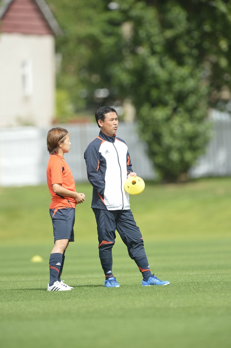 宮間あや、佐々木則夫（2012年ロンドン五輪）©︎JMPA　