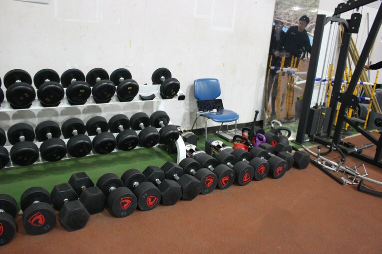 1つで50kgの高重量ダンベルも　©NumberWeb