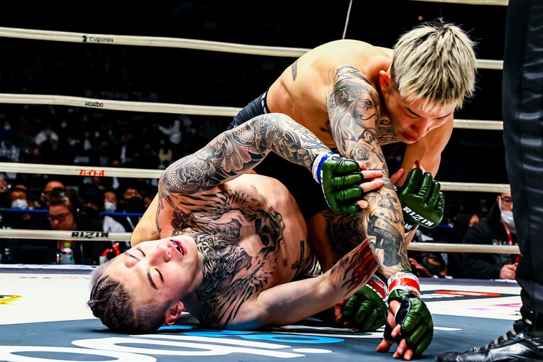 2020年大晦日の『RIZIN.26』、MMAデビュー戦の平本蓮は萩原京平にマウントパンチで敗れた　©RIZIN FF Susumu Nagao