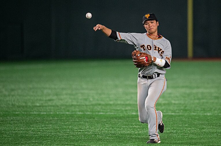 2019年セリーグMVPに輝いた坂本勇人。打てて守れるショートとして球界最高峰の選手は、数年後どのようなキャリアを築いていくのか。 ／ photograph by Nanae Suzuki