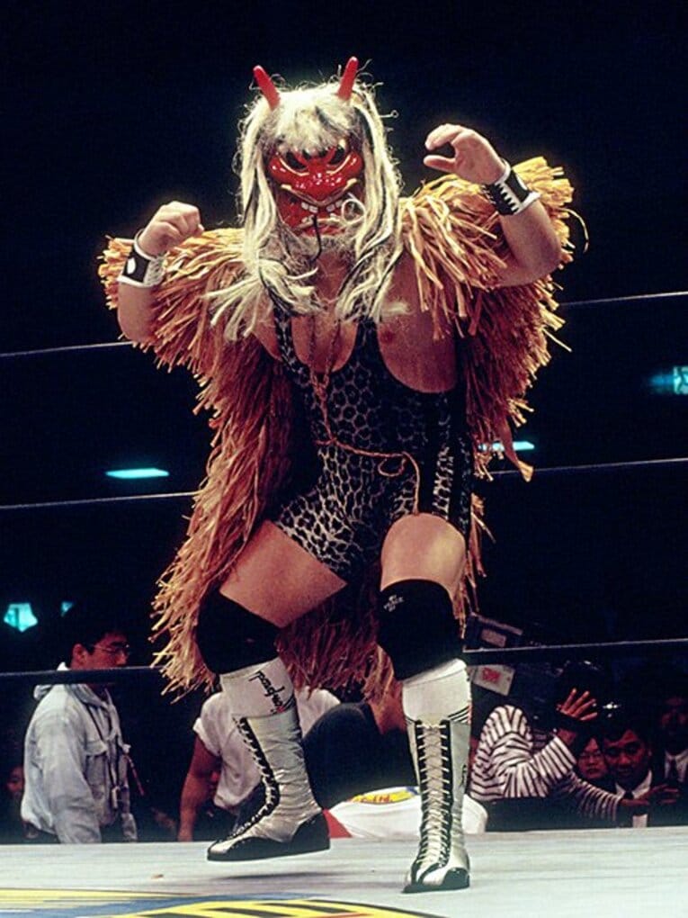 悪の王者EVILの相棒、ディック東郷。ナマハゲからゲバラまでの“謎の50歳”。(2)