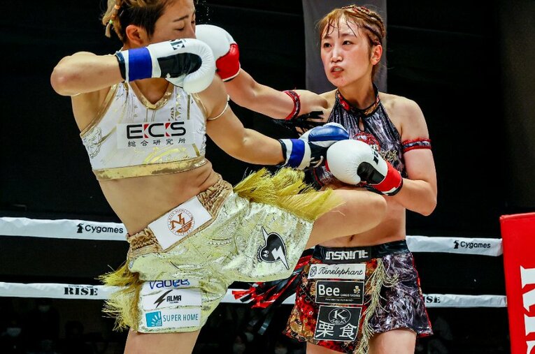 9月12日に後楽園ホールで開催された『RISE GIRLS POWER 5』。寺山（右）が小林に競り勝った ／ photograph by Susumu Nagao