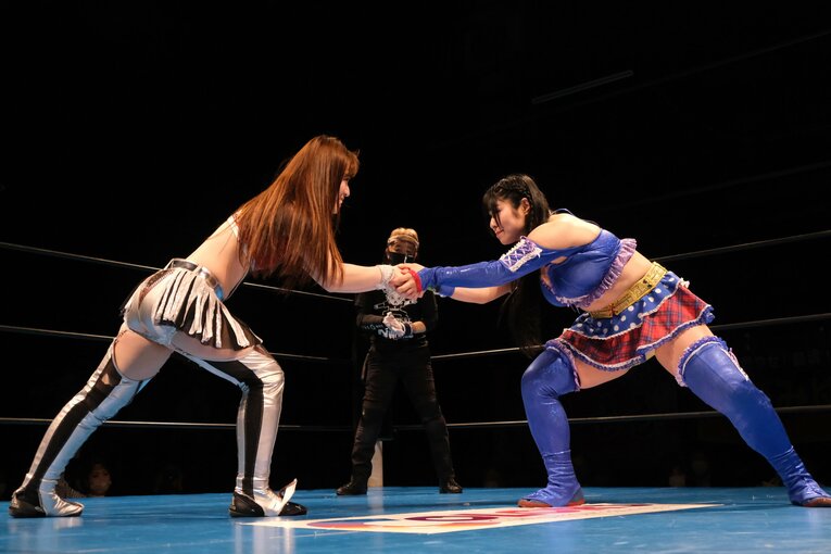 “京都のバスガイド”は人気女子プロレスラーに…清水ひかり（29）を突き動かしたスターダム中野たむの姿「だって大好きなんですもん」(32)