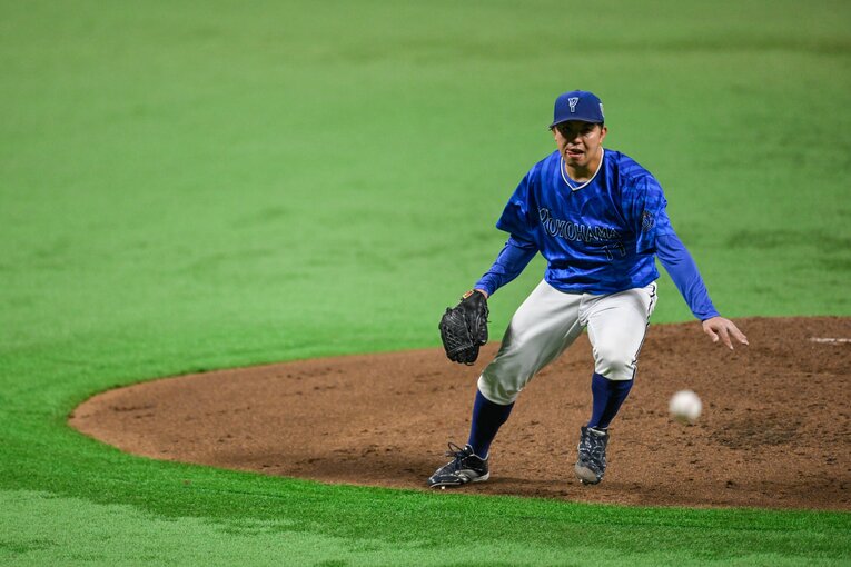 日本シリーズ第3戦、力投する東克樹　©Nanae Suzuki