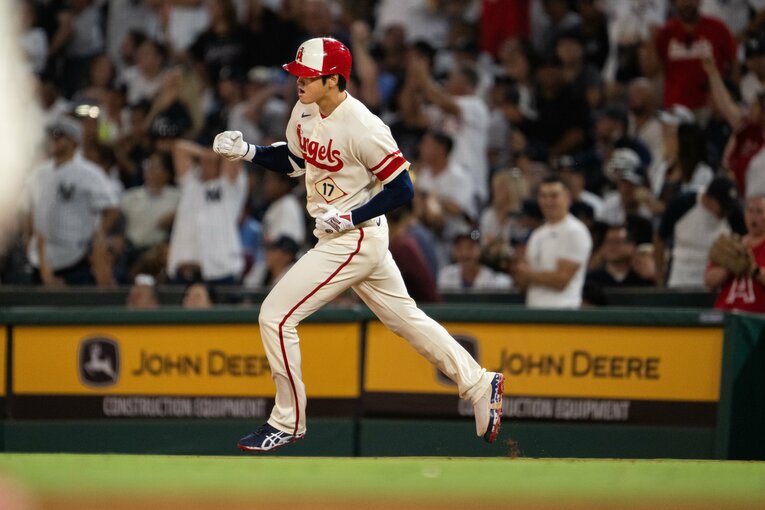 コールから30号3ランを放った大谷翔平　©Nanae Suzuki