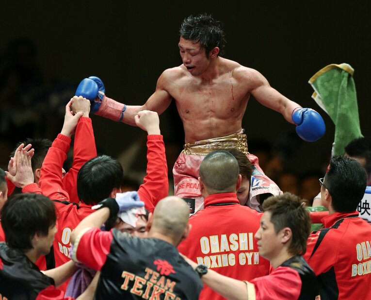 2013年4月8日、WBCフライ級世界戦でチャンピオン五十嵐俊幸に判定勝ちした八重樫東　©JIJI PRESS