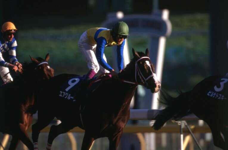 エアグルーヴは1997年天皇賞・秋の後、ジャパンCに挑み、ピルサドスキーにクビ差及ばず2着　©Tomohiko Hayashi