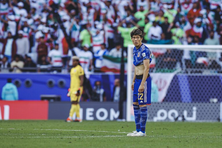 呆然とする冨安健洋　©Kiichi Matsumoto