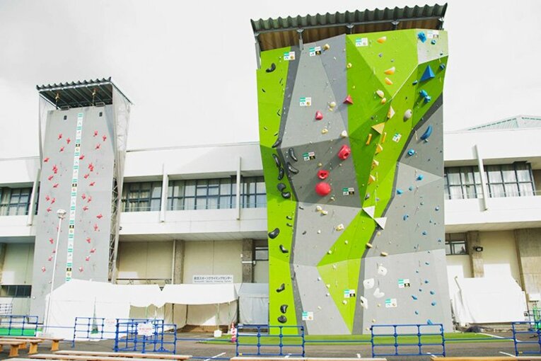 倉吉文化体育センターの外壁にはリード壁とスピード壁が常設され、体育館内にはボルダリングルームもある。