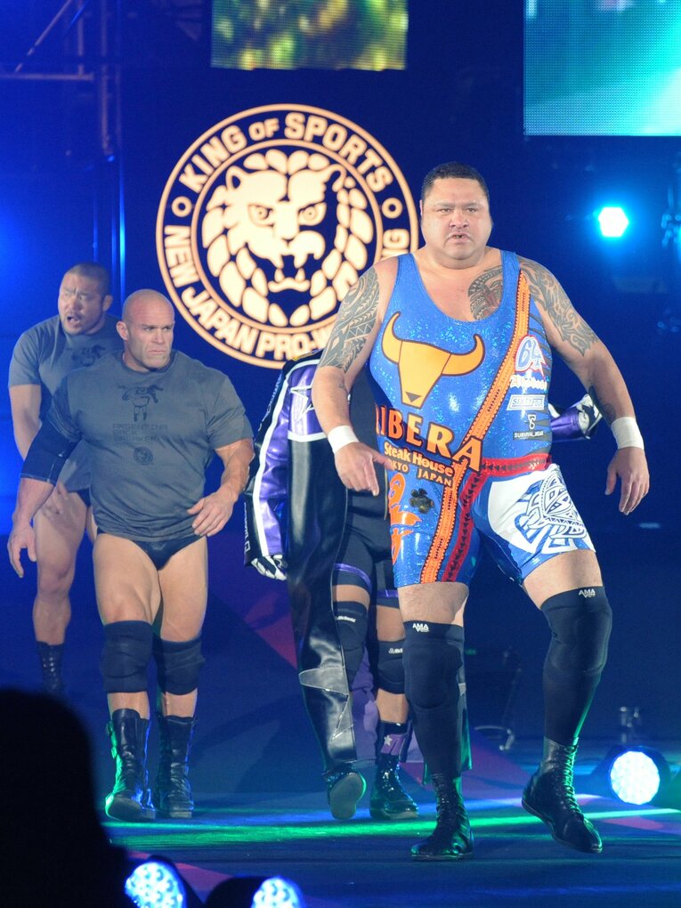 新日本プロレスに参戦。東京ドームの花道を歩く曙　©Essei Hara