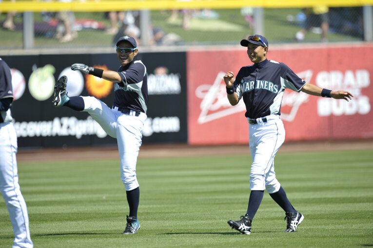 シアトル・マリナーズ時代の川崎宗則とイチロー（2012年）©︎Naoya Sanuki