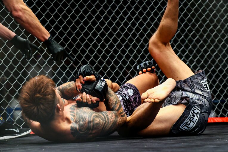 腕十字で一本負けを喫した　©Susumu Nagao