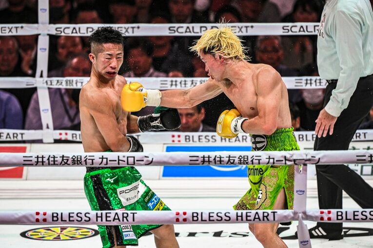 那須川天心の左ロングフック　©Takuya Sugiyama