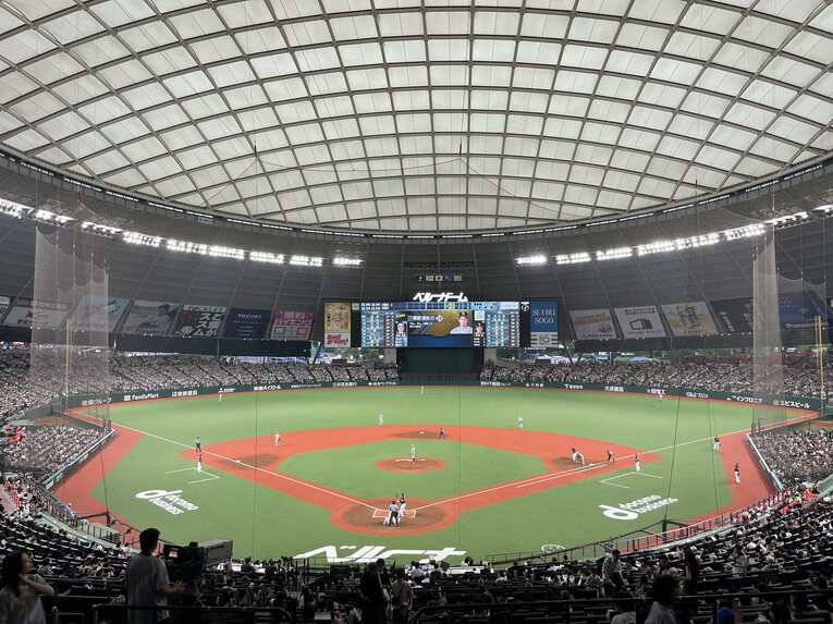 真相を知るべくペルーナドームへ　　©Carlos Yabuki