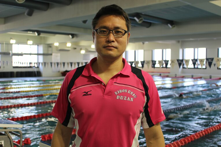 インターハイ3連覇中の水泳部を指導する竹村監督にとっても初めての挑戦となる　©︎Yu Takagi