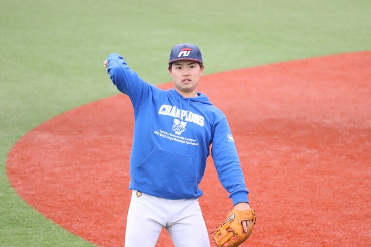 高校時代は外野を守っていたという佐々木。大学ではファースト→サードを経て現在のショートに　©Genki Taguchi