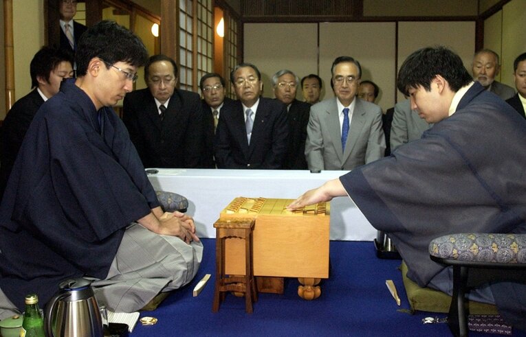 鈴木大介九段が佐藤康光棋聖に挑んだ第77期棋聖戦第1局（2006年）　©Sankei Shimbun