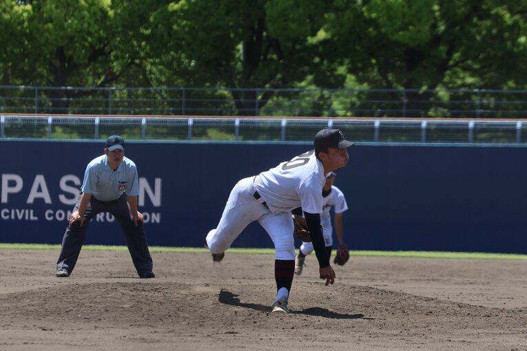 準決勝の大阪桐蔭戦では好リリーフを見せた背番号20の大鶴颯音　©Fumi Sawai