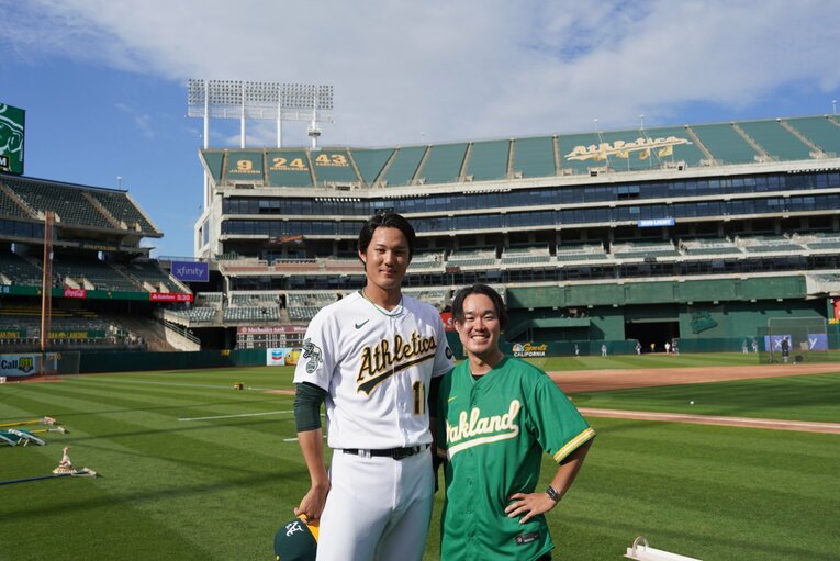 アスレチックスのホーム球場オークランド・コロシアムにて　写真は服部アナ提供