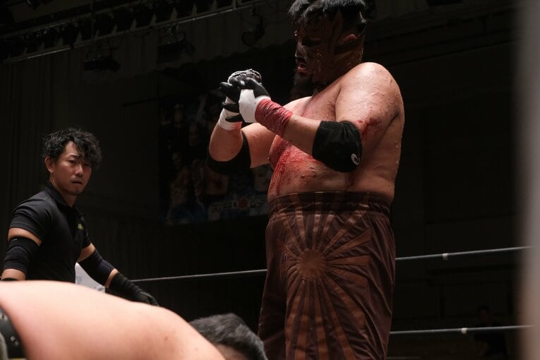 蛍光灯で殴り合い、大流血して…メキシコ人デスマッチファイター「もっと日本にいたい」ビオレント・ジャックの切実な思い「外国人がって…でも、ここがオレの家」(106)