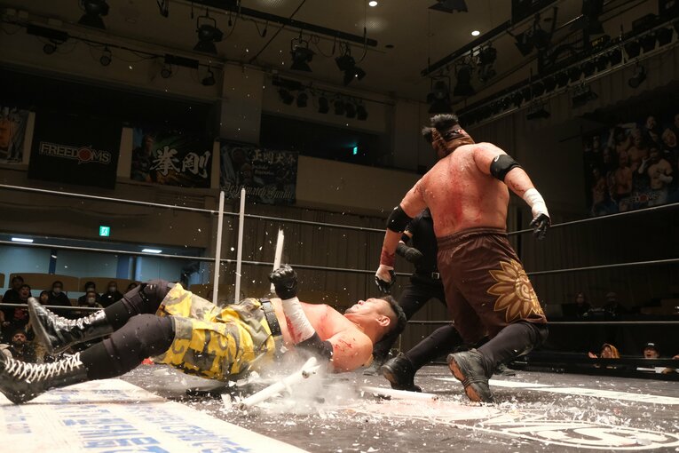 蛍光灯で殴り合い、大流血して…メキシコ人デスマッチファイター「もっと日本にいたい」ビオレント・ジャックの切実な思い「外国人がって…でも、ここがオレの家」(20)