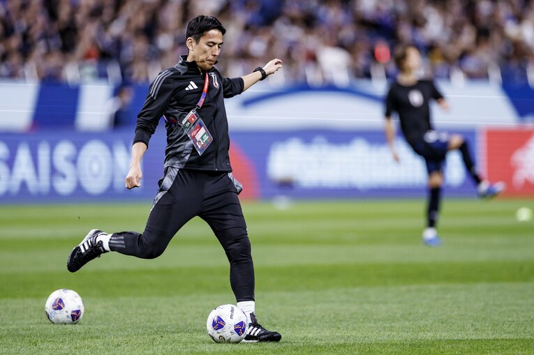 長谷部誠コーチの「今もなお美しいキック」 ©Kiichi Matsumoto