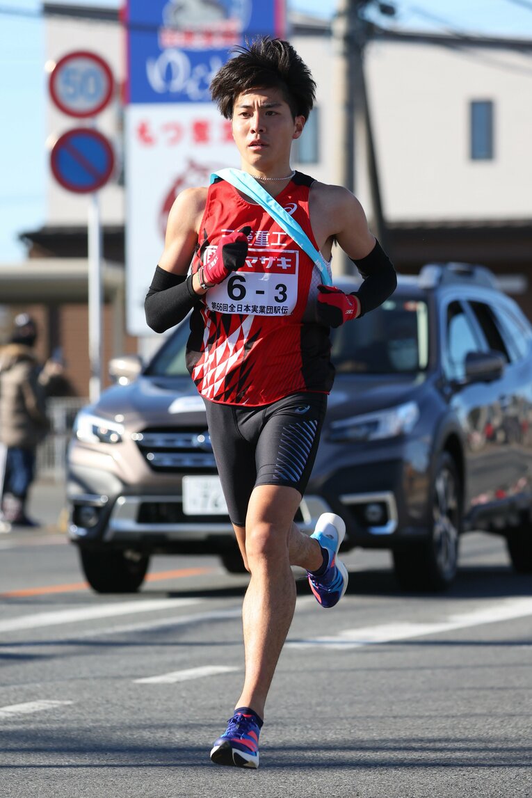 同世代の学生たちが箱根駅伝を走る前日、林田はニューイヤー駅伝に初出場。区間3位の快走（従来の区間記録を22秒更新）を見せた　©AFLO