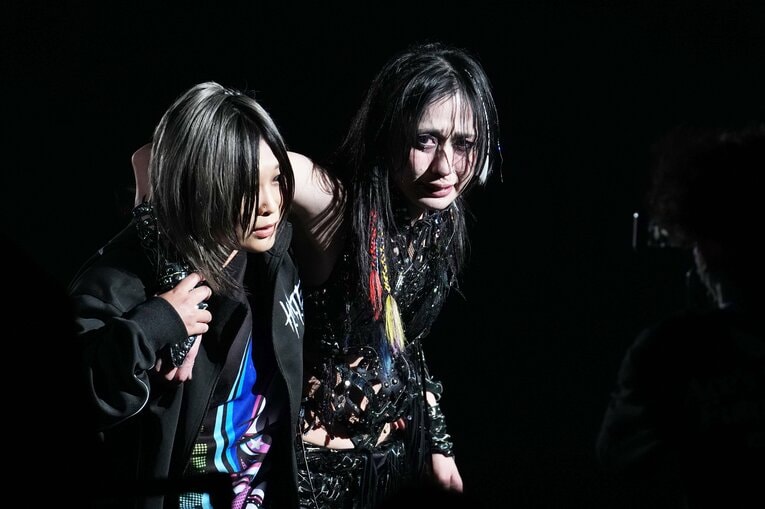 敗れた悔しさを見せる上谷沙弥　©Essei Hara