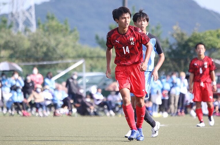 選手権出場を決めた神村学園でエース番号14を背負う大迫塁。高校1年生ながら、すでにJクラブから熱視線を送られている ／ photograph by Takahito Ando