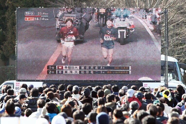 “山の神”柏原竜二（東洋大3年）を見守る観客　©︎Shigeki Yamamoto