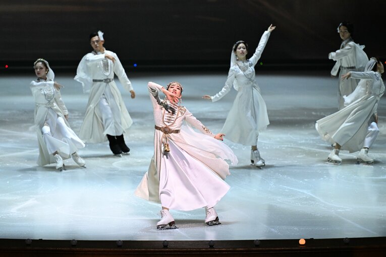 「母への永遠の愛を滑りたいな」浅田真央が明かすアイスショー『Everlasting33』に込めた“愛”「誰も見たことのない景色を届けたい」(110)