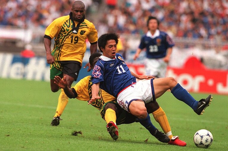18歳にしてジャマイカ戦でW杯初出場を果たした小野伸二。その才能は敵将も脅威に感じていた。 ／ photograph by Getty Images