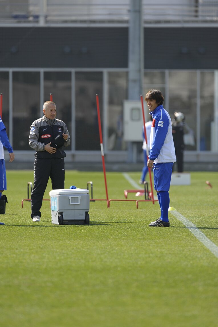 中村俊輔と木村和司監督（2010年）©︎Toshiya Kondo