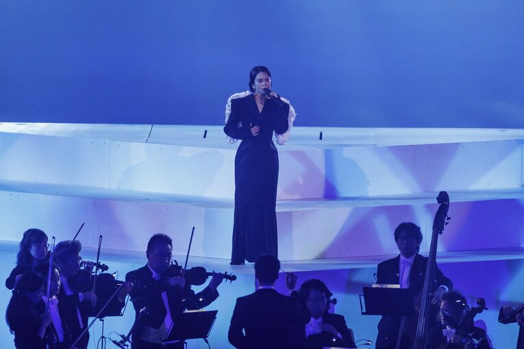 エスコンフィールド開幕戦で小柳ゆきが熱唱　©︎Kiichi Matsumoto