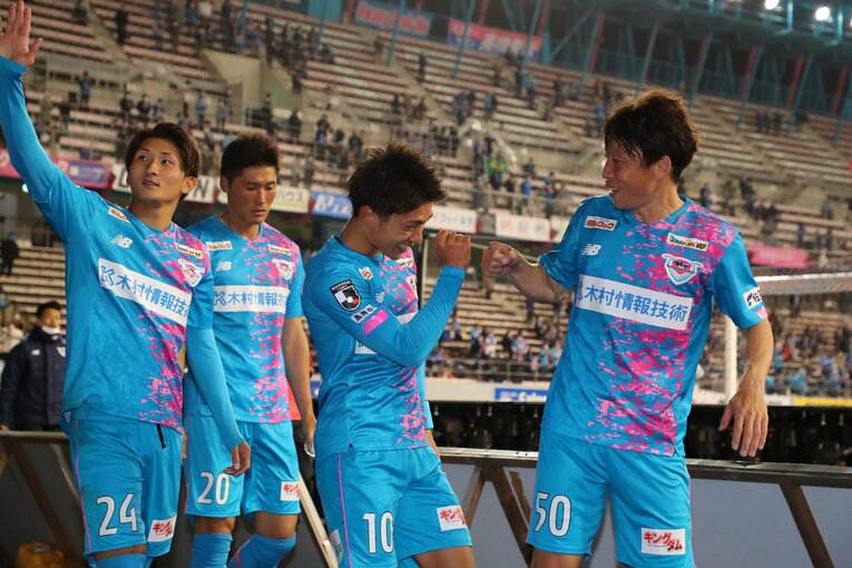 サガン鳥栖では、鹿島アントラーズに移籍したMF樋口雄太（10番）ら才能豊かな若い選手からも刺激をもらった　©J.LEAGUE