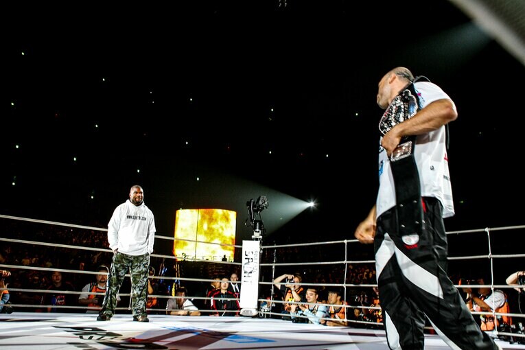 リング上で対峙するシウバとジャクソン　©Susumu Nagao