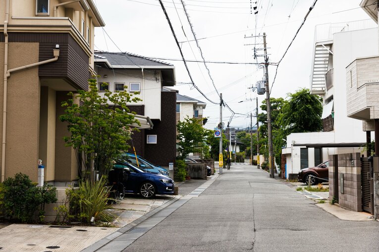 本当にこのすぐ近くに競馬場が？という雰囲気で住宅街が広がっていた