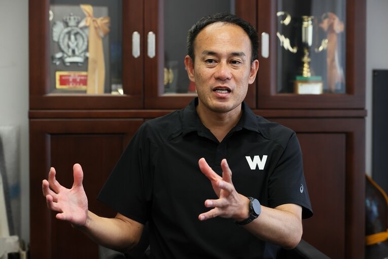 早大の駅伝チームを率いる花田監督。なぜいま早稲田が選ばれるのか？　©BUNGEISHUNJU