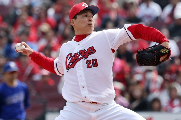 今季初先発で1安打完封を成し遂げた栗林 ／ photograph by JIJI PRESS