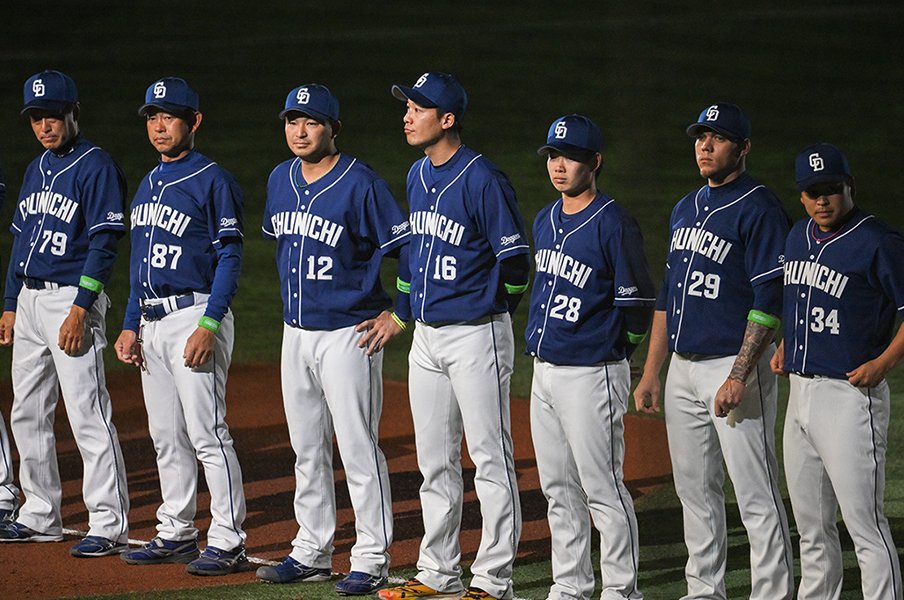 “5弱のセ・リーグ”で特に苦しい…中日に“2人の救世主候補”「外れの外れの外れのドラ1」「日系初のMLB監督を父に持つ…」<Number Web> photograph by Nanae Suzuki