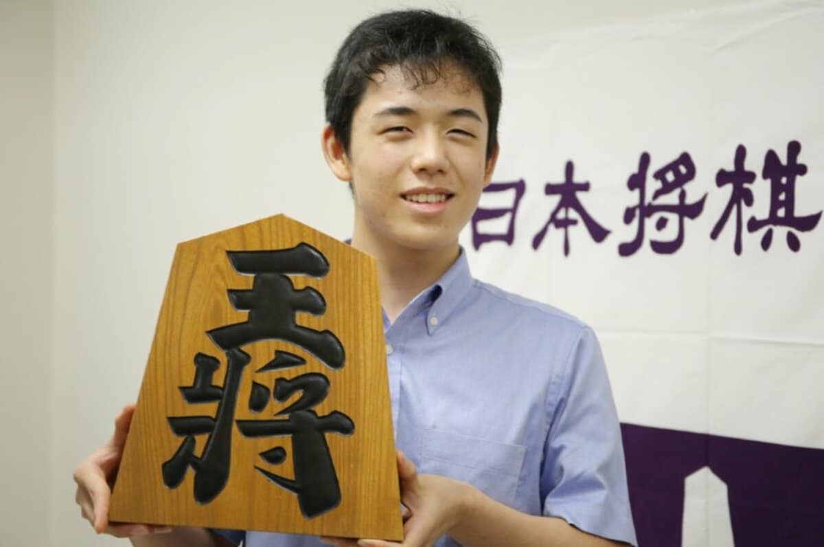 藤井聡太14歳に敗れた羽生善治三冠「すごい人が現れた」…伝説の 藤井聡太14歳に敗れた羽生善治三冠「すごい人が現れた」…伝説の