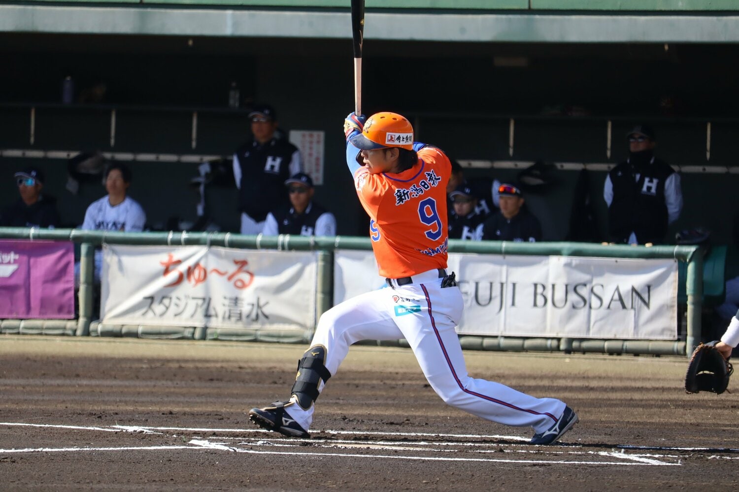 安打を打つ高山 ©Kou Hiroo