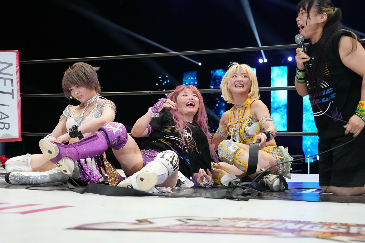 最後はユニット「コズミック・エンジェルズ」のメンバーで大会を締めた　©Essei Hara