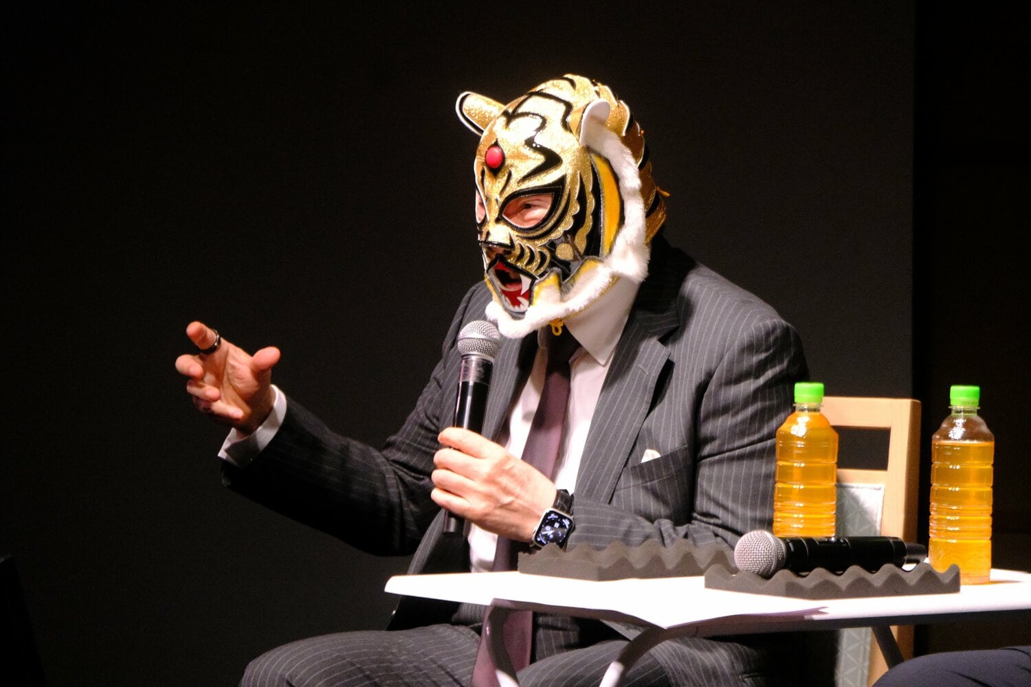 トークイベントではアントニオ猪木やブラック・タイガー、小林邦昭らへの思いも明かした ©Norihiro Hashimoto