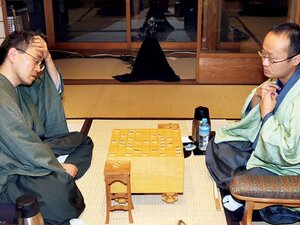 藤井聡太三冠などトップ棋士の対局に使われる将棋盤の“秘密”とは「高級品は250万円」「道具は室町時代の日本刀」