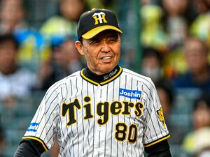 岡田彰布がバッサリ「論外よ。打ったら走るってことやんか」佐藤輝明“あの確信歩き”問題から考える「藤川球児との違い」首位独走・阪神の監督論